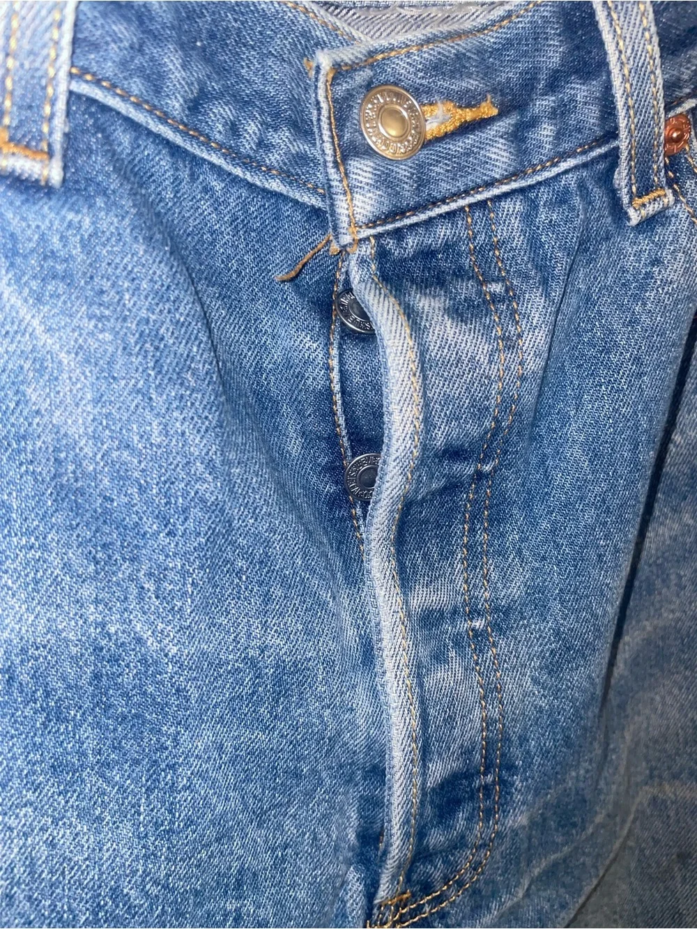 Levi's 501 Men's Straight Jeans in Medium Blue